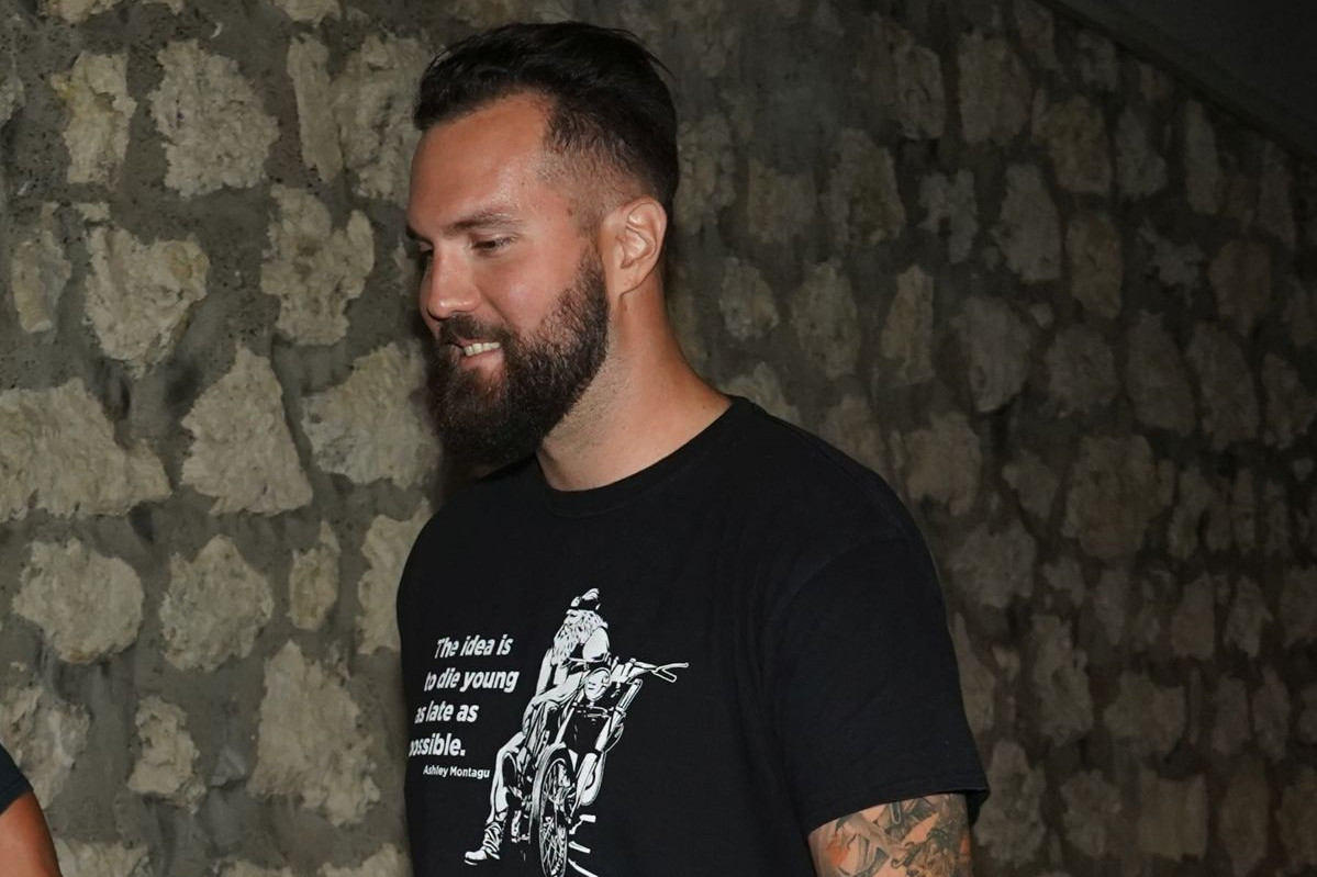 Svedeni, eleganti i zaljubljeni: Miroslav Raduljica posle dužeg vremena u javnosti sa suprugom Tamarom FOTO