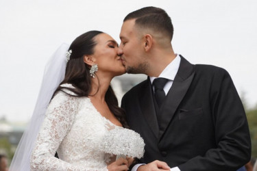 Prija u savršenom odelu, Ilda sinonim za eleganciju: Svaba Uroša Živkovića okupila celu estradu FOTO