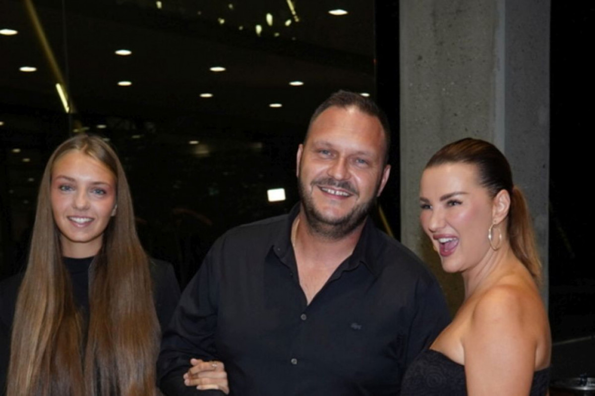 Spektakl za pamćenje! Dejan Petrović okupio čak 570 zvanica na punoletstvu ćerke: Jovana je naša jedinica… Spektakl za pamćenje! Dejan Petrović okupio čak 570 zvanica na punoletstvu ćerke: Jovana je naša jedinica…
