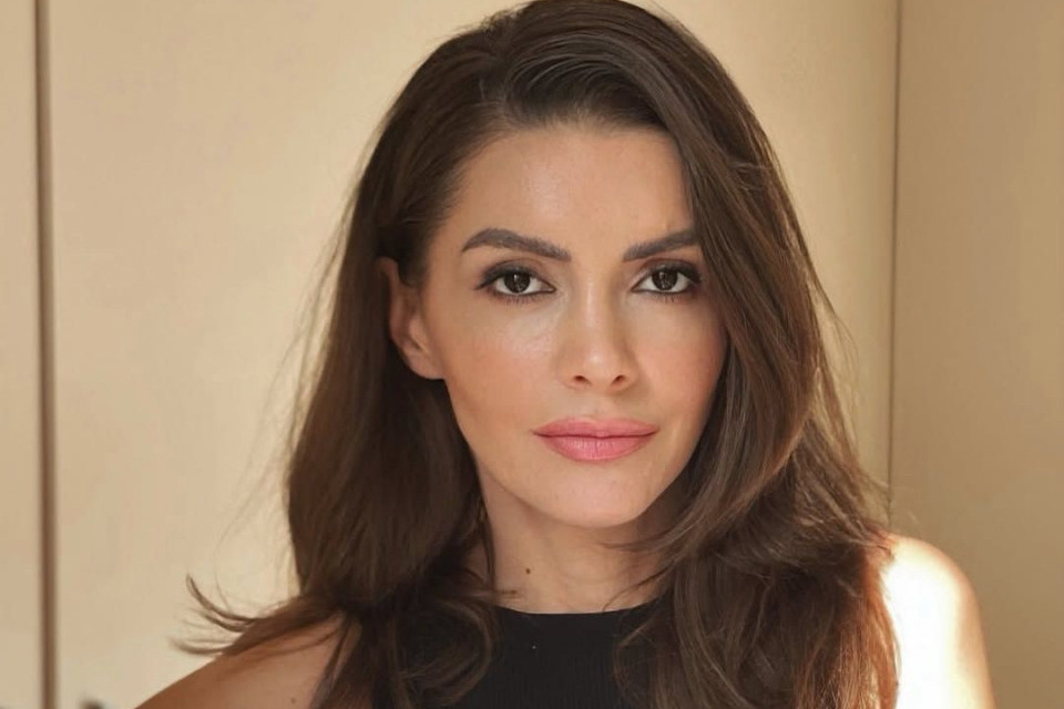 Vatrena stihija progutala uspomene, godinama živela u domovima za izbeglice: Težak životni put voditeljke Slagalice Vatrena stihija progutala uspomene, godinama živela u domovima za izbeglice: Težak životni put voditeljke Slagalice