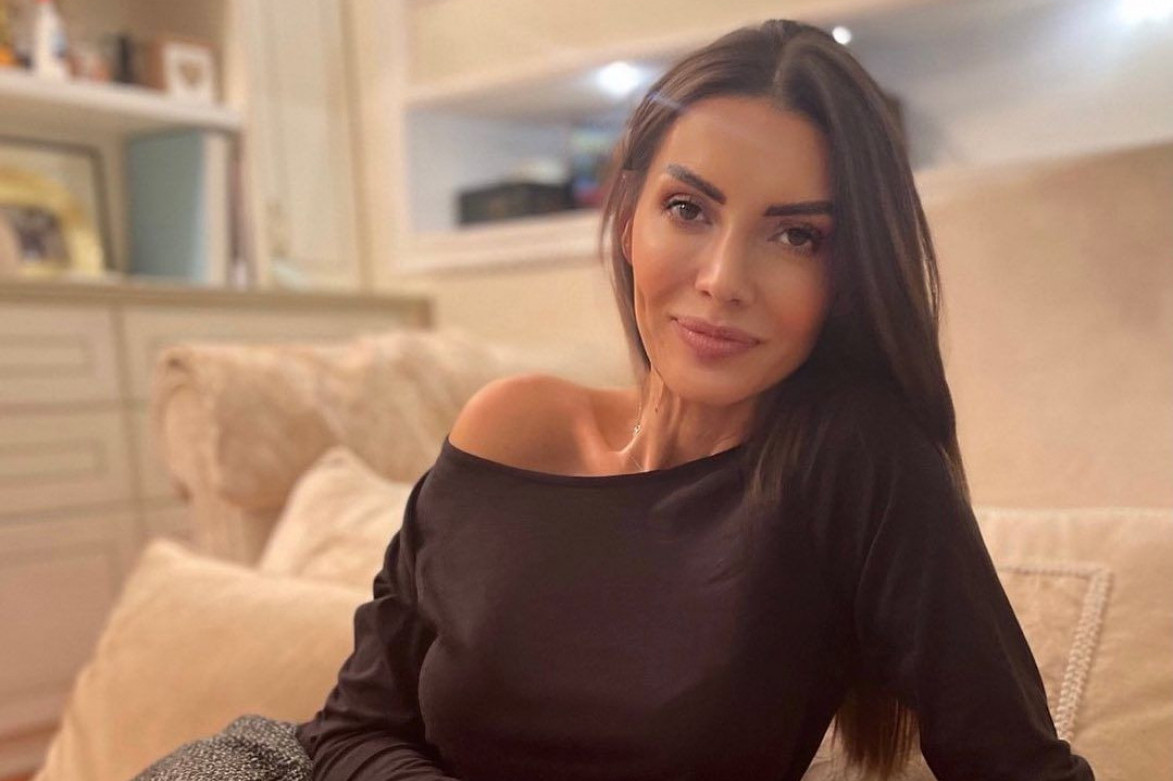 Toplo porodično gnezdo: Zavirite u dom voditeljke Jelene Simić i njenog 18 godina starijeg supruga FOTO