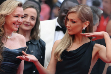 Elegantna, retro, luksuzna i jedinstvena: Torba koja je modni simbol sezone 2025. FOTO