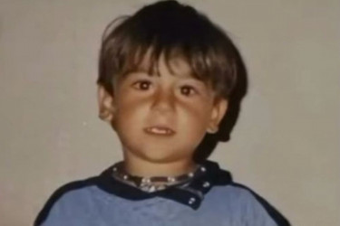 Naš reprezentativac i zet velike muzičke zvezde: Dečak sa slike napunio 34, možete li da ga prepoznate?