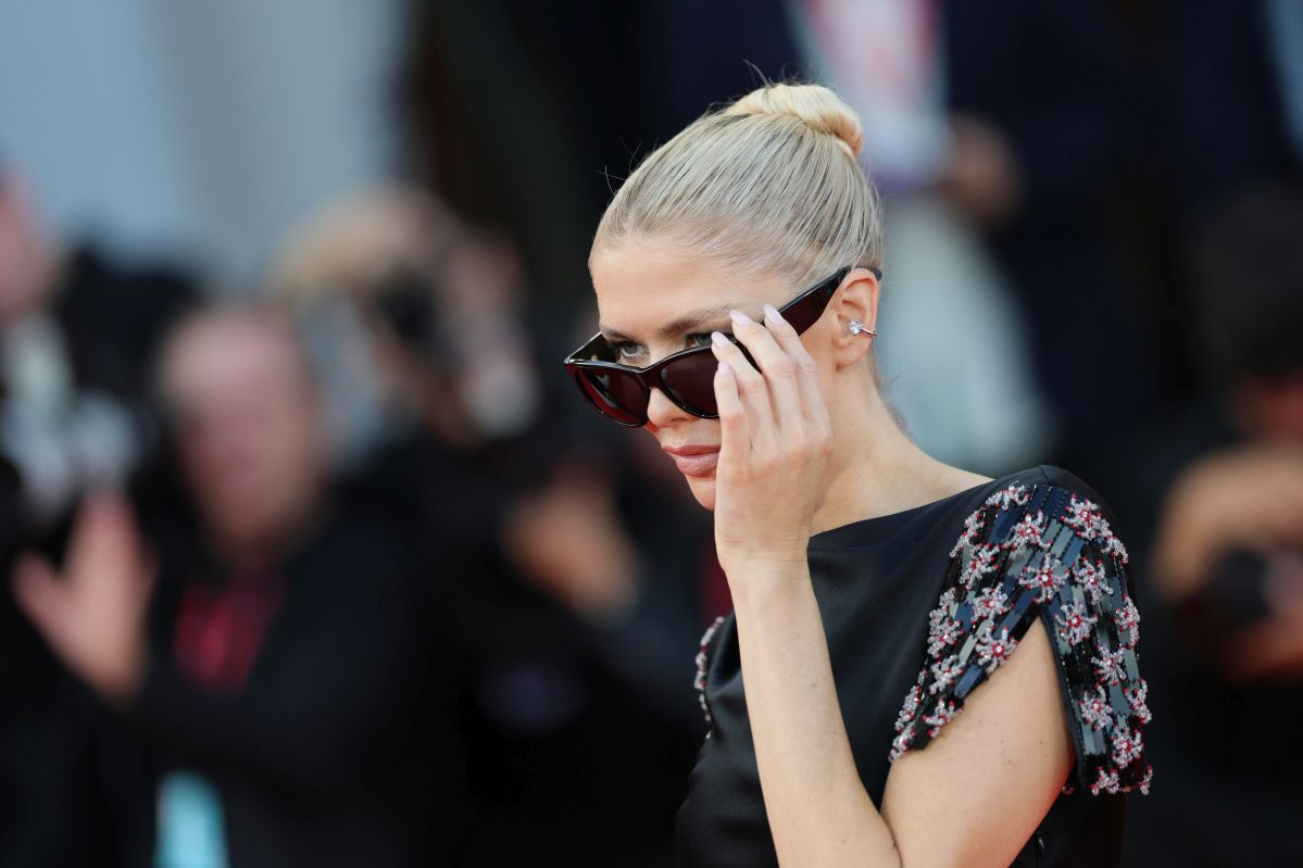 "Anđela čuvara" sa kojim ima četvoro dece ostavila zbog zgodnog manekena: Elena Perminova blista godinu dana nakon razvoda