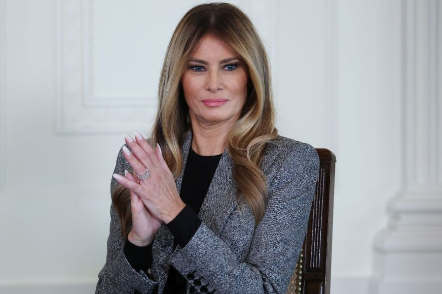 Elegantna, jednostavna i vizuelno podmlađuje ruke: Melanija Tramp godinama verna ovoj boji laka