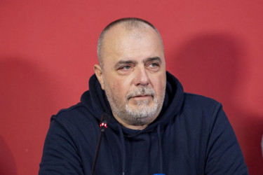 Nikola Kojo u vezi bio deset godina, a onda se preko noći oženio manekenkom sa kojom ima 3 ćerke