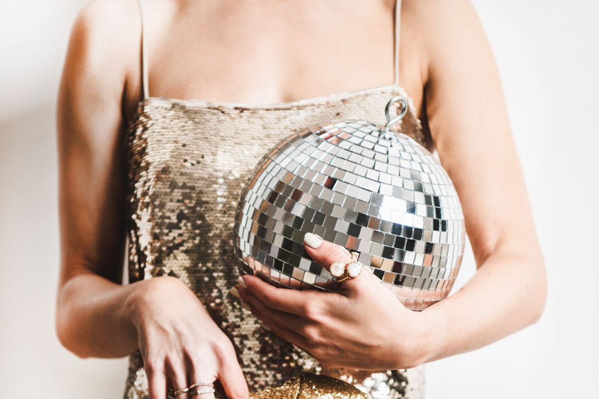 Zaboravite na ovo! Kombinacije koje modni stručnjaci izričito zabranjuju za najluđu noć 2026. –