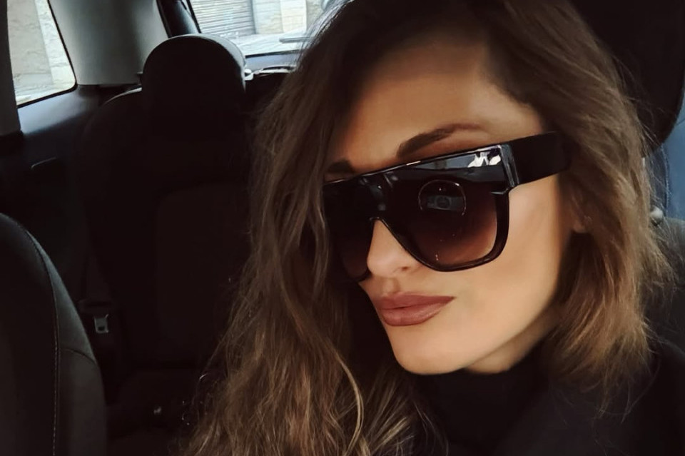 Jelka do plafona i dekoracija od koje zastaje dah: Praznična euforija se uselila u luksuznu vilu Sonje Lazetić na Avali FOTO