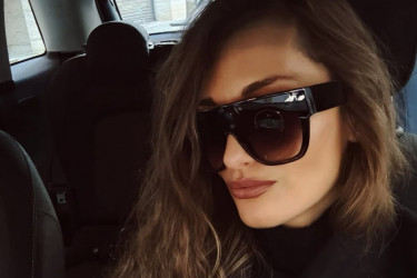 Jelka do plafona i dekoracija od koje zastaje dah: Praznična euforija se uselila u luksuznu vilu Sonje Lazetić na Avali FOTO