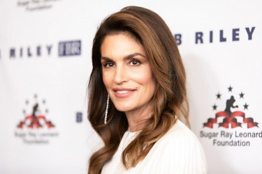 Mladolik izgled na pragu šezdesete: 5 bjuti tajni Sindi Kraford koje i vi možete primeniti