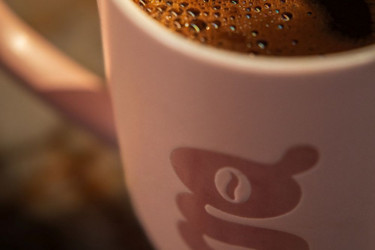 Moć šoljice kafe: Harvardska studija potvrdila da žene koje piju kafu duže ostaju vitalne