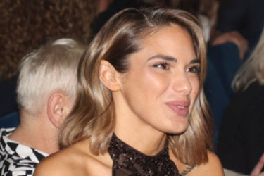 Saša Kovačević se posle decenije vratio na veliku scenu, a njegova verenica ukrala šou: Zorana blista u šljokicama i priznaje: Imam tremu