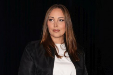 Niko ovo nije očekivao od Prije! Široke farmerke na crvenom tepihu – stajling koji je srušio sva pravila FOTO