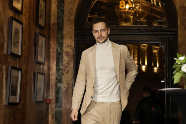 Najslađi prizor iz doma Bikovića: Mali Vasilije pozira pored jelke u neodoljivoj prazničnoj pidžami (FOTO)