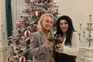 Iznenađenje za preslatku Kseniju: Lepa Brena prva sa estrade posetila i darovala unuku Dragane Mirković